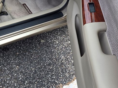 Used 2005 Toyota Corolla LE image 11