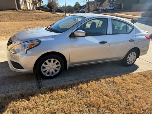 Used 2018 Nissan Versa S Plus image 6