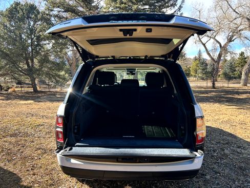 Used 2020 Land Rover Range Rover HSE image 32