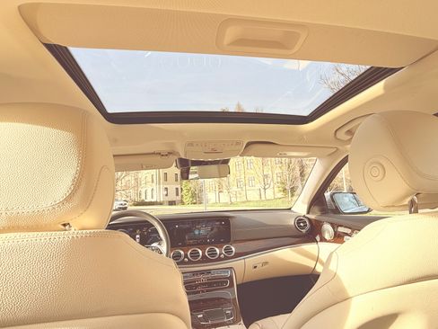 Used 2021 Mercedes-Benz E 450 4MATIC Sedan image 22