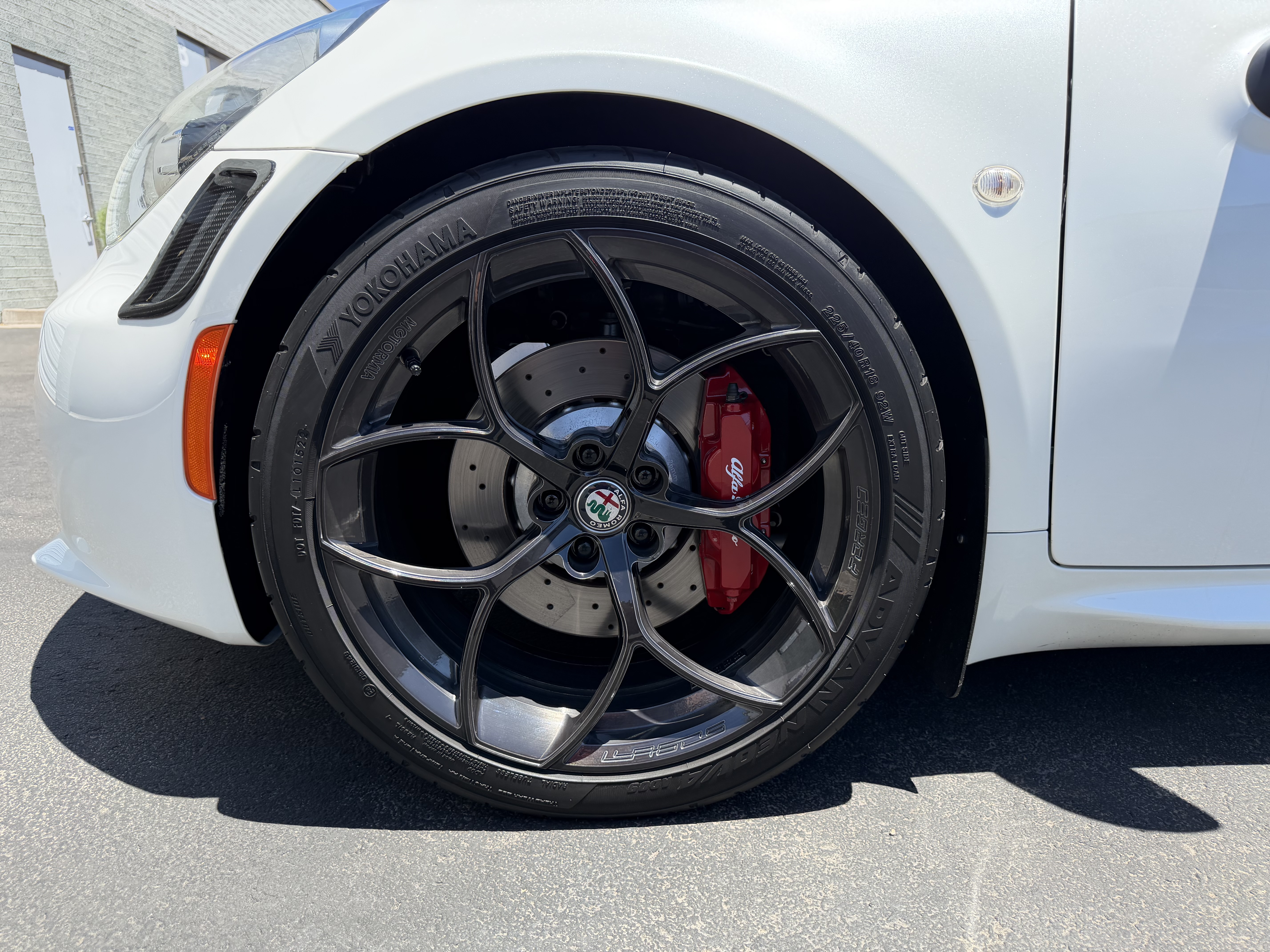 Used 2018 Alfa Romeo 4C Coupe w/ Coupe Track Package 1 RWD image 25