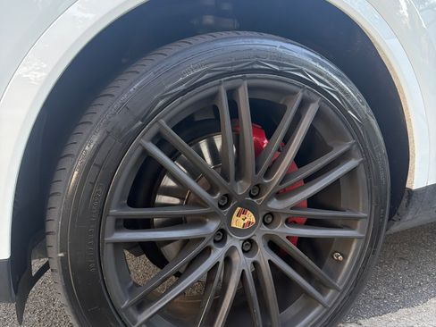 Used 2019 Porsche Cayenne image 16