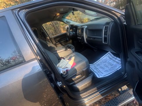 Used 2017 RAM 2500 Tradesman w/ Chrome Appearance Group image 4