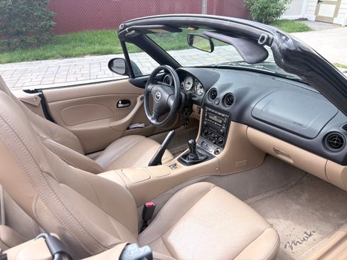 Used 2002 MAZDA MX-5 Miata LS image 16