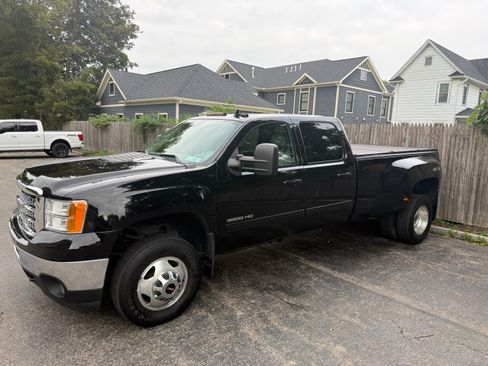Used 2013 GMC Sierra 3500 SLT w/ SLT Convenience Package AWD/4WD image 4