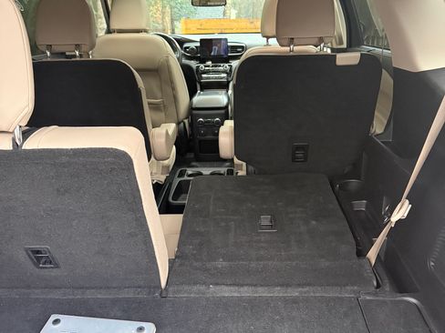 Used 2021 Ford Explorer Limited w/ Equipment Group 301A image 8