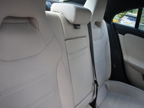 Used 2020 Mercedes-Benz CLA 250 4MATIC w/ Premium Package image 15