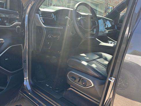 Used 2022 Jeep Wagoneer Series III w/ Premium Group I image 4