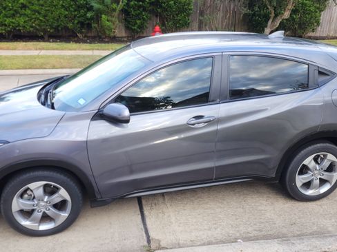 Used 2022 Honda HR-V LX image 10