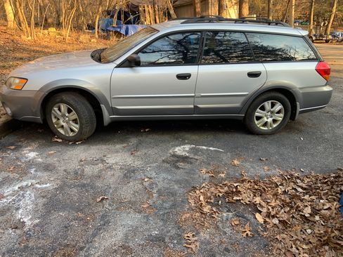 Used 2005 Subaru Outback 2.5i image 5