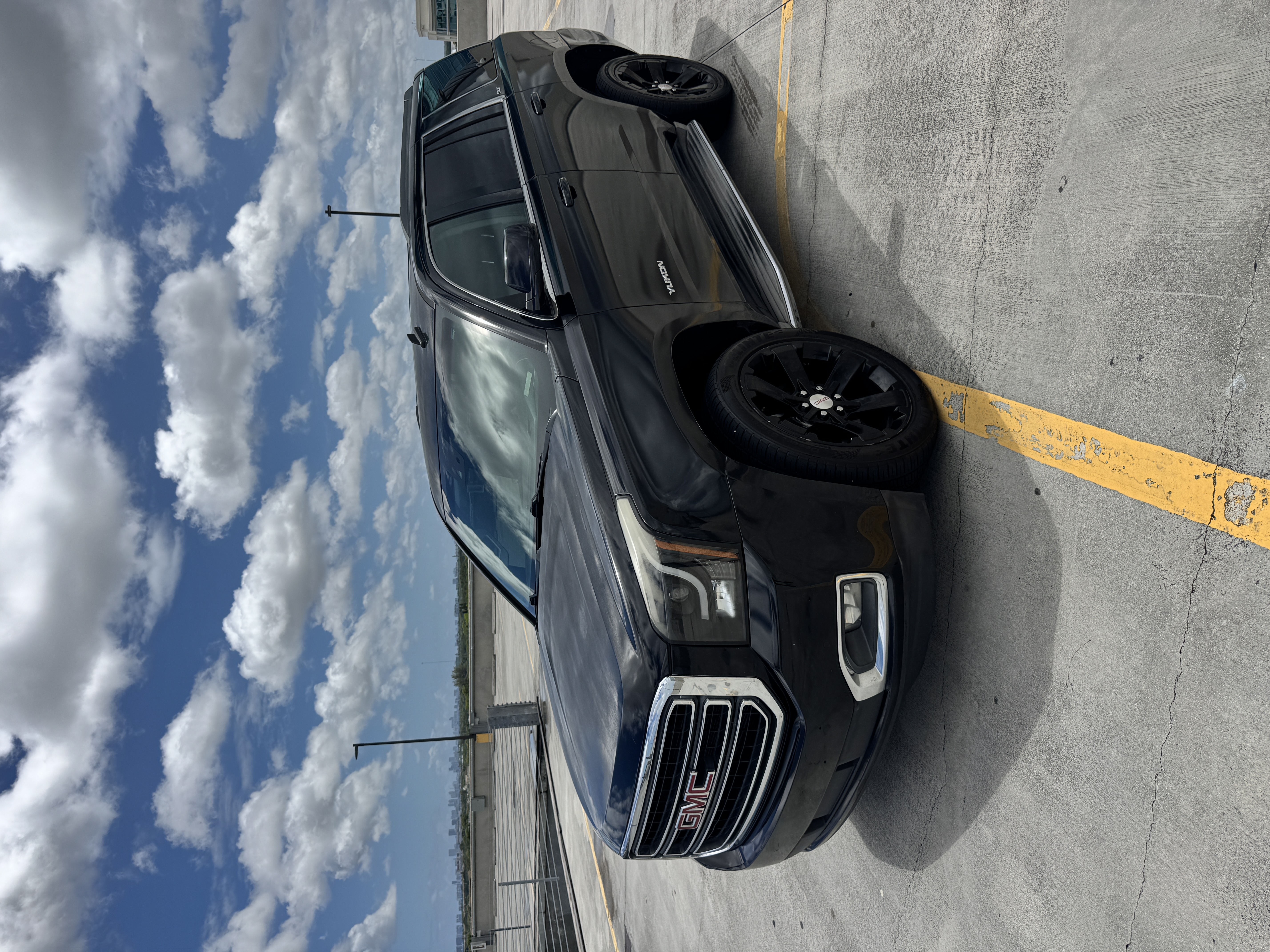 Used 2015 GMC Yukon SLT RWD image 1