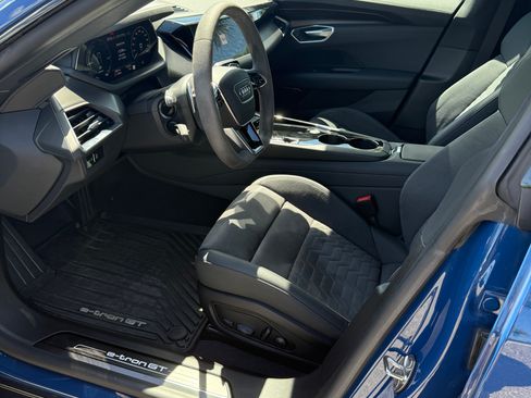 Used 2024 Audi e-tron GT Premium Plus image 8