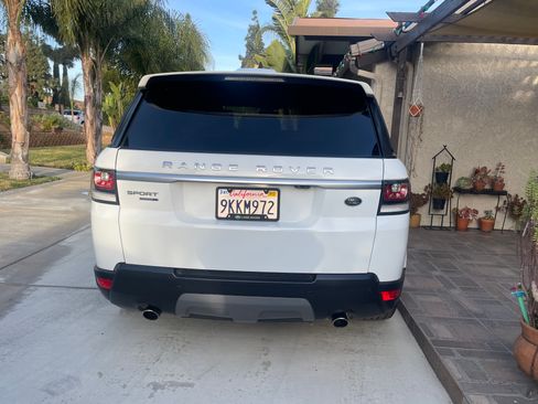 Used 2017 Land Rover Range Rover Sport SE image 6