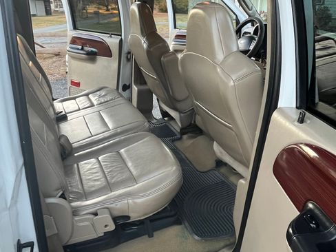 Used 2006 Ford F350 Lariat image 19