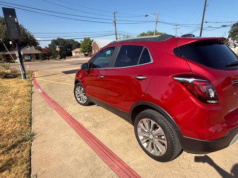 Used 2018 Buick Encore Preferred FWD image 2