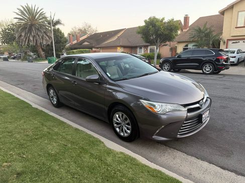 Used 2015 Toyota Camry LE image 9