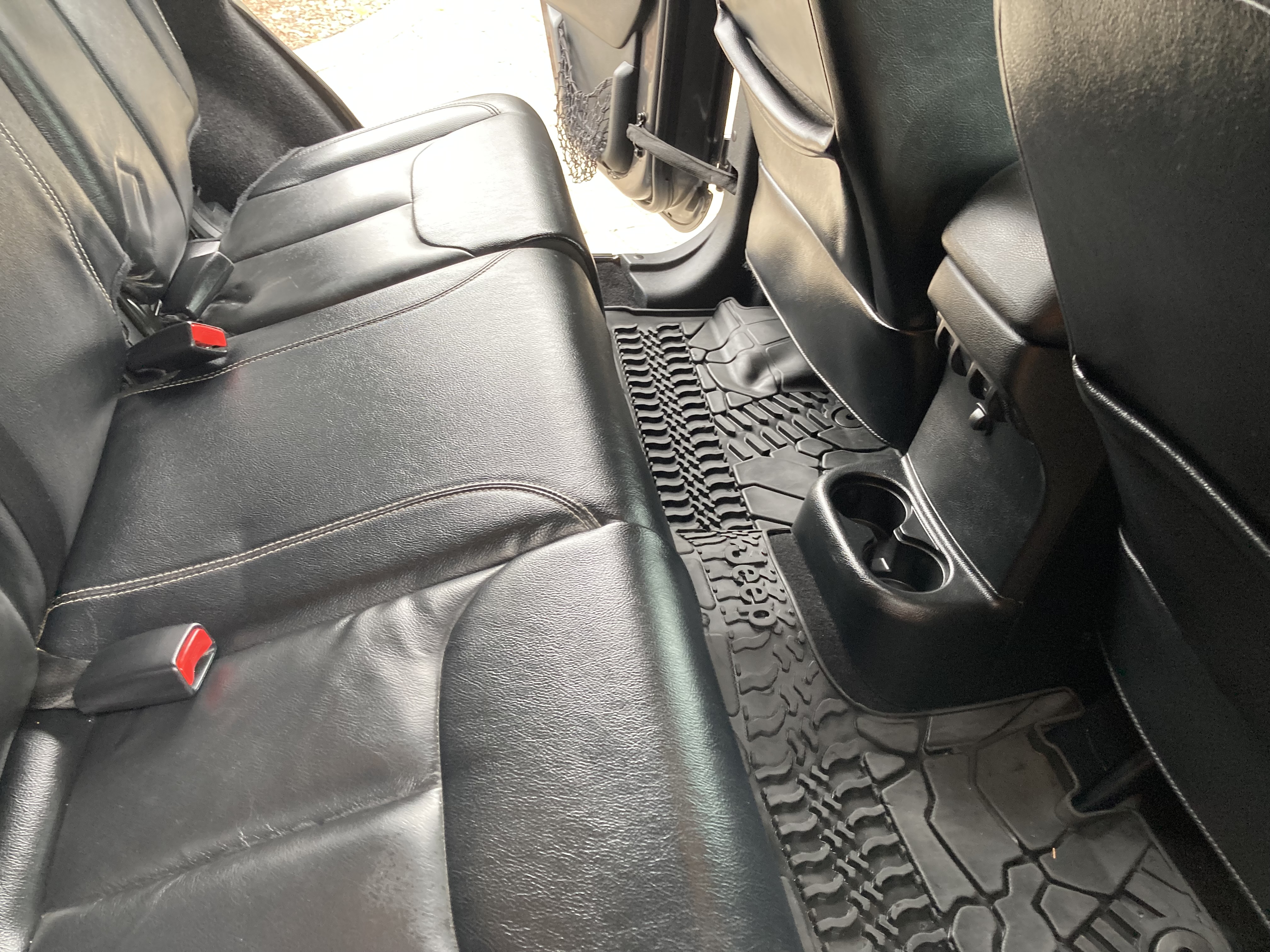 Used 2017 Jeep Wrangler Unlimited Rubicon w/ Connectivity Group AWD/4WD image 8