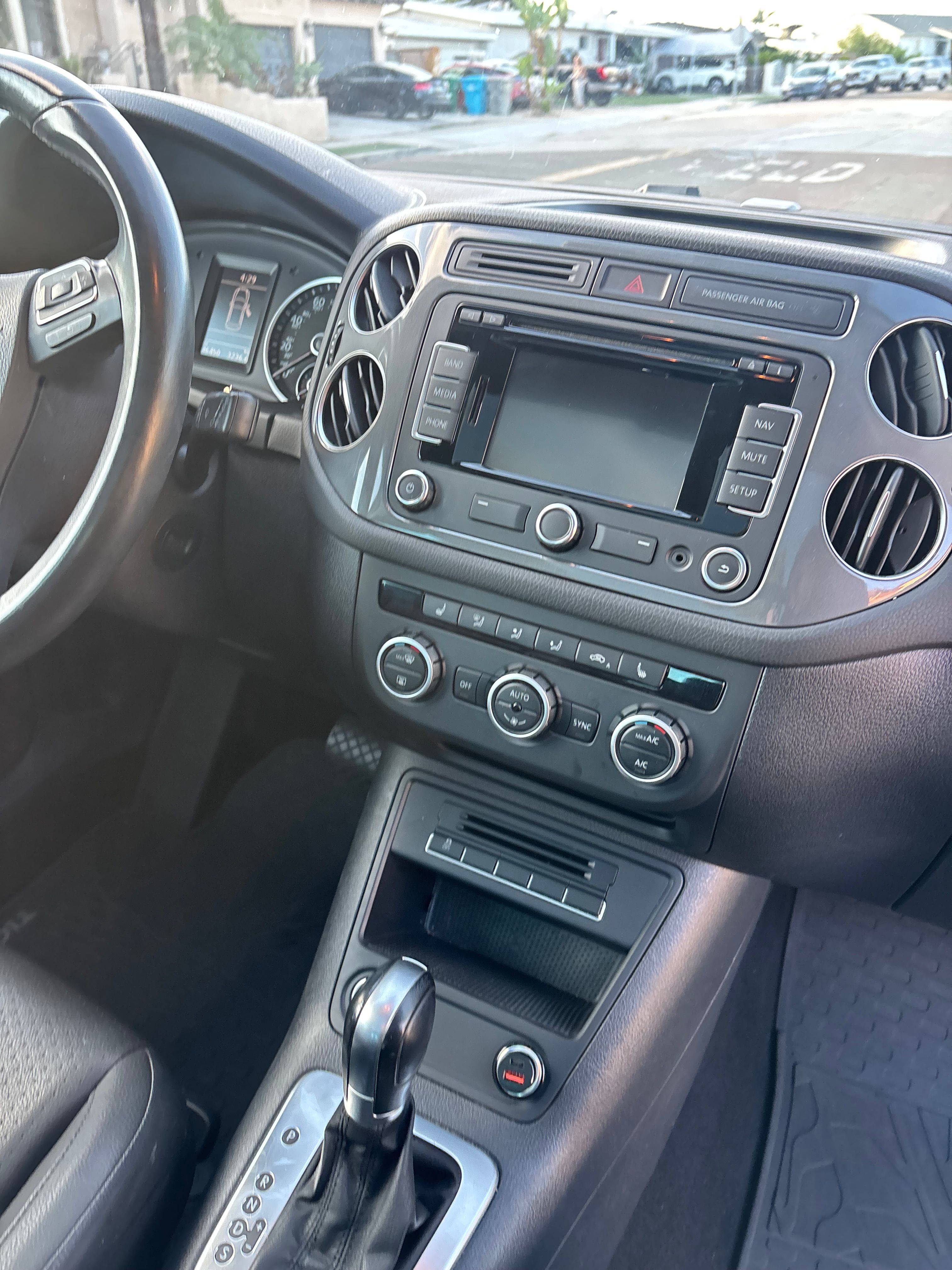 Used 2015 Volkswagen Tiguan SEL FWD image 20