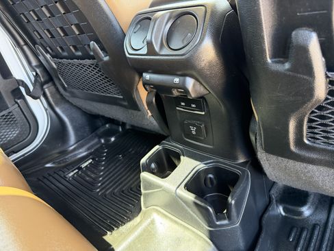 Used 2021 Jeep Gladiator Rubicon image 19