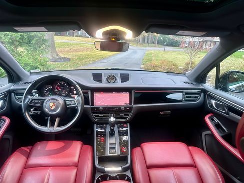 Used 2023 Porsche Macan image 19
