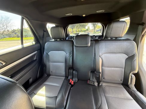 Used 2016 Ford Explorer XLT image 10