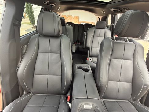 Used 2024 Mercedes-Benz GLS 450 4MATIC image 11