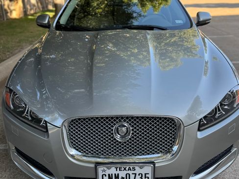 Used 2013 Jaguar XF image 4