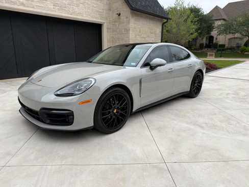 Used 2023 Porsche Panamera 4 Platinum Edition image 2