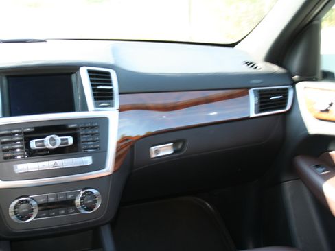 Used 2013 Mercedes-Benz ML 550 4MATIC image 26