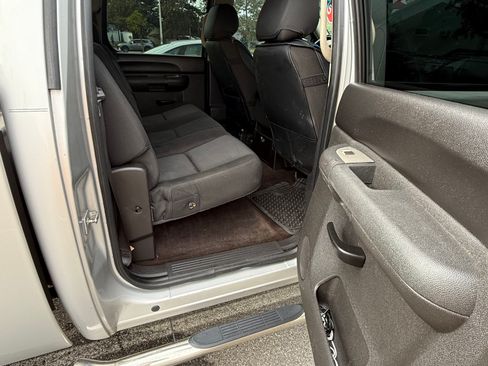 Used 2010 GMC Sierra 1500 SLE w/ Regional Value Package image 13