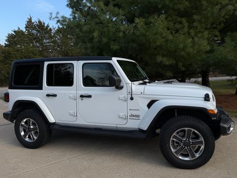 Used 2023 Jeep Wrangler Unlimited Sahara image 4