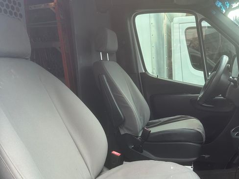 Used 2022 Mercedes-Benz Sprinter 2500 image 5