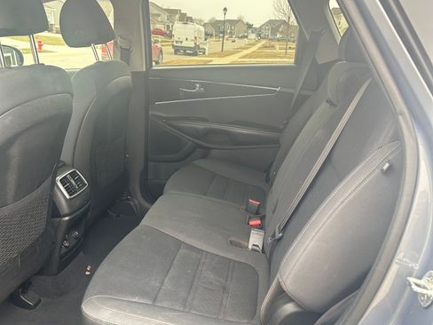 Used 2020 Kia Sorento LX image 11