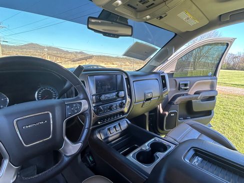 Used 2018 GMC Sierra 2500 Denali w/ Duramax Plus Package image 15