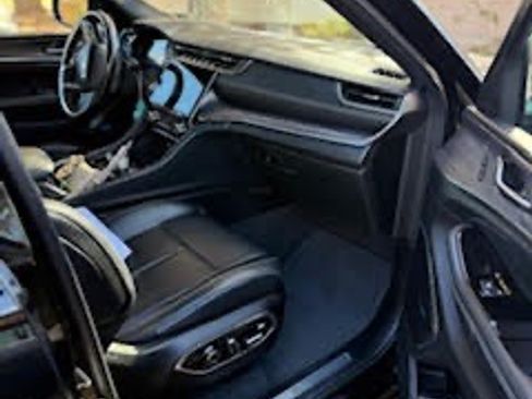 Used 2022 Jeep Grand Cherokee Overland w/ Luxury Tech Group IV image 11