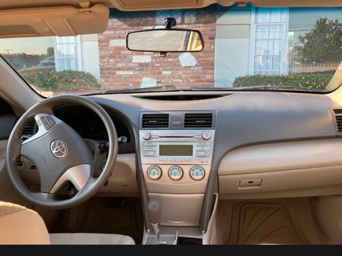 Used 2009 Toyota Camry LE FWD image 8