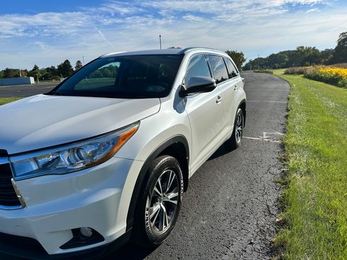 Used 2016 Toyota Highlander XLE image 4
