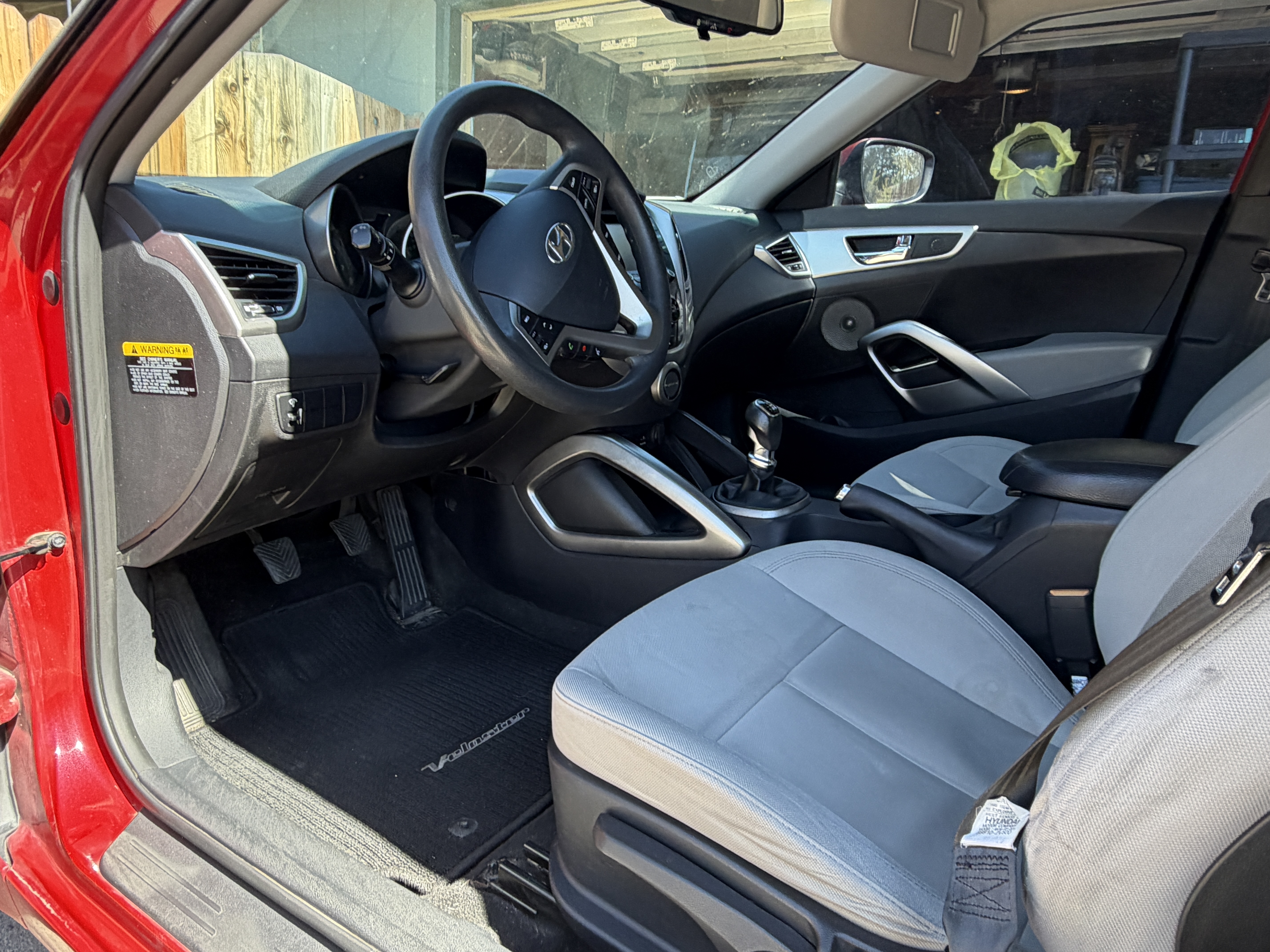 Used 2014 Hyundai Veloster FWD image 5