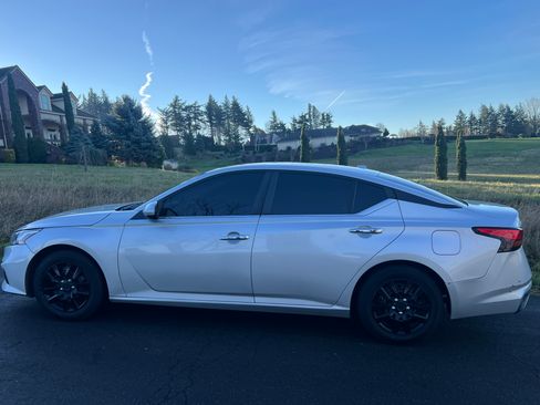 Used 2019 Nissan Altima 2.5 S image 1