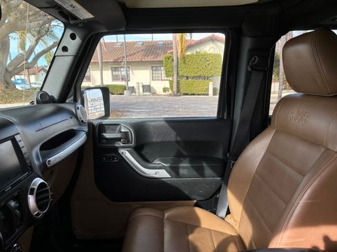 Used 2011 Jeep Wrangler Unlimited Rubicon w/ Trailer Tow Group image 13