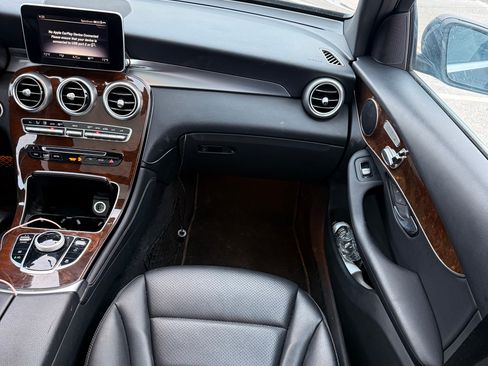 Used 2019 Mercedes-Benz GLC 300 4MATIC image 12