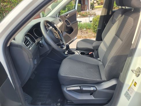 Used 2018 Volkswagen Tiguan S image 8