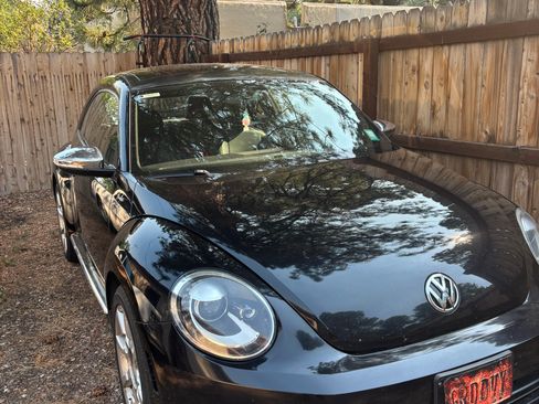 Used 2013 Volkswagen Beetle 2.5 Fender FWD image 4