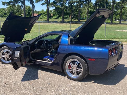 Used 2001 Chevrolet Corvette Coupe w/ Preferred Equipment Group2 image 14