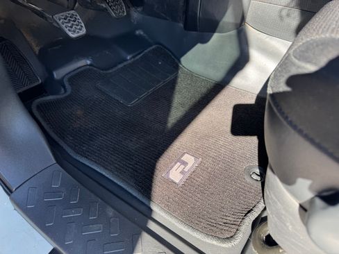 Used 2012 Toyota FJ Cruiser 4WD image 10