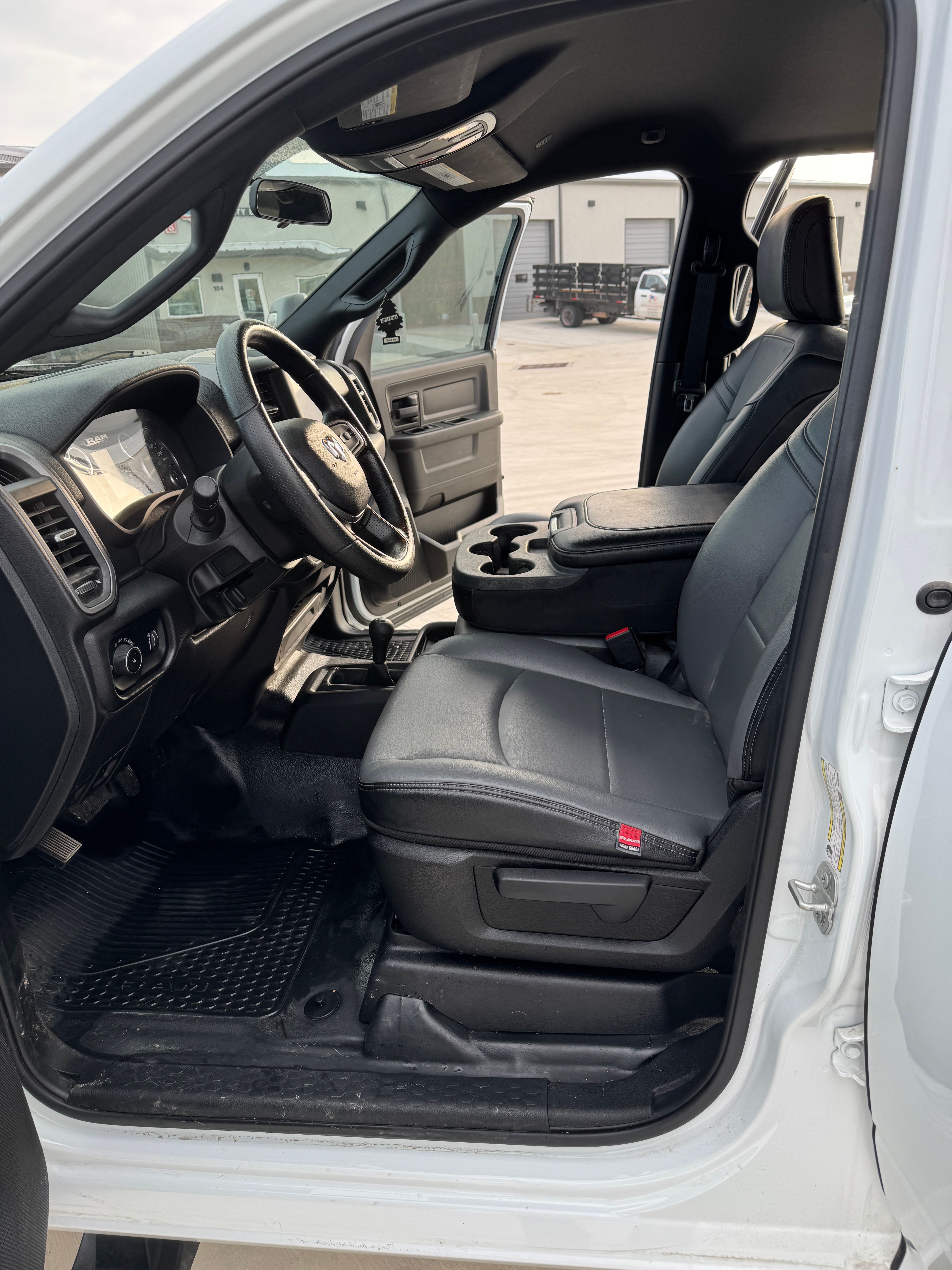 Used 2024 RAM 2500 Tradesman w/ Chrome Appearance Group AWD/4WD image 15
