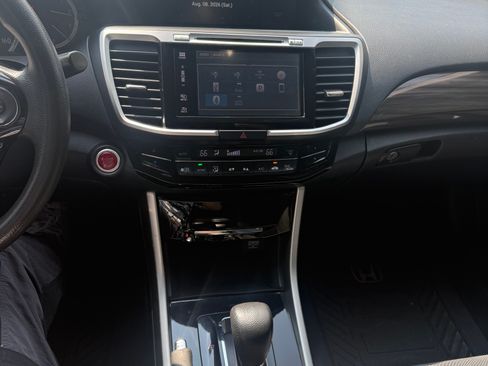 Used 2016 Honda Accord EX image 16