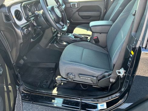 Used 2025 Jeep Wrangler Sport image 5