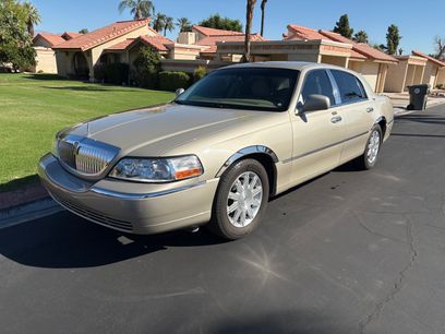 Used 2010 Lincoln Town Car Signature Limited