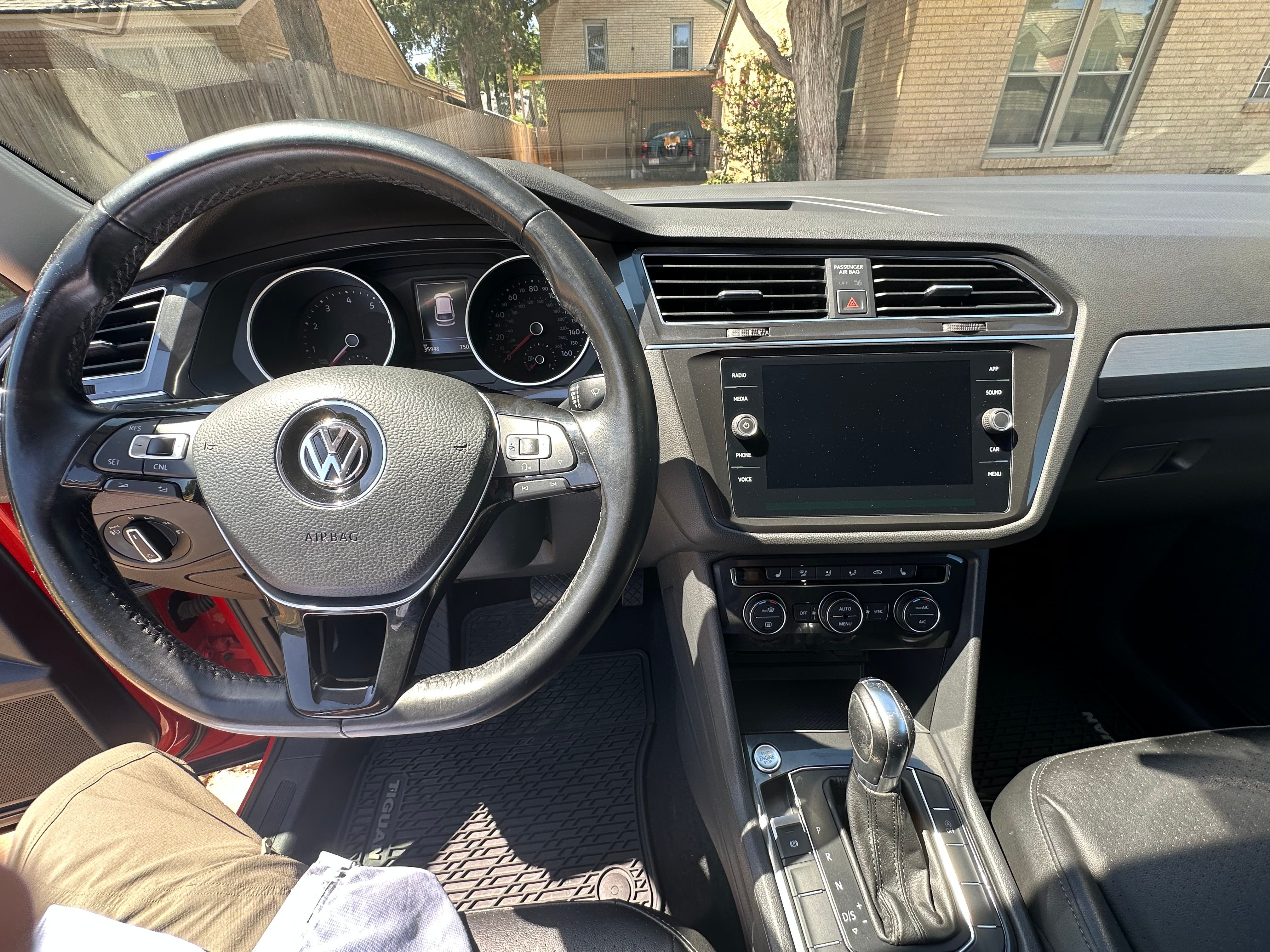 Used 2018 Volkswagen Tiguan SE FWD image 10